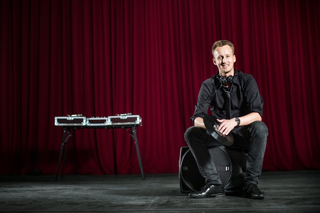 DJ Lounge - Lej lounge DJ med udstyr i Aarhus