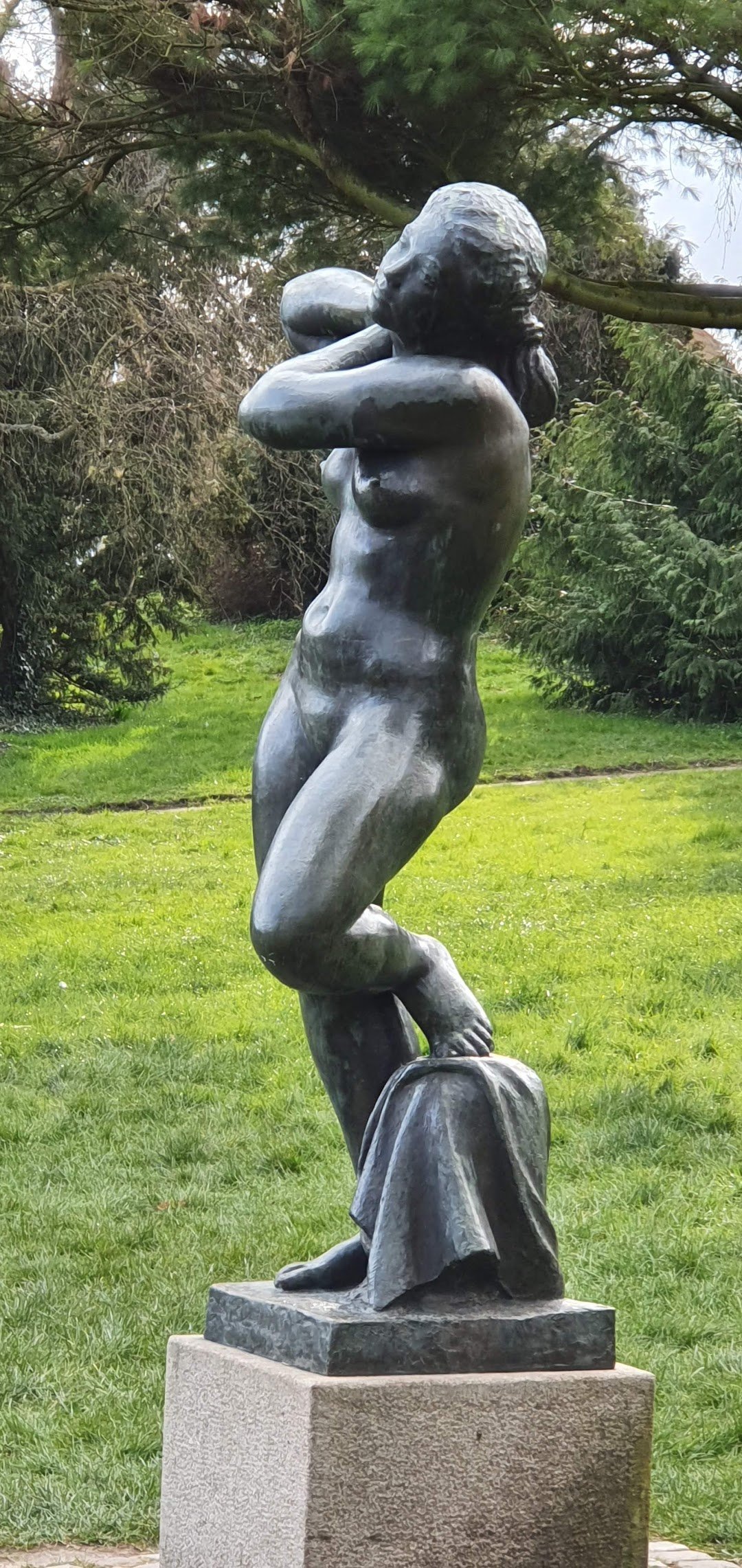 Kvindestatue i Botanisk Have i Aarhus