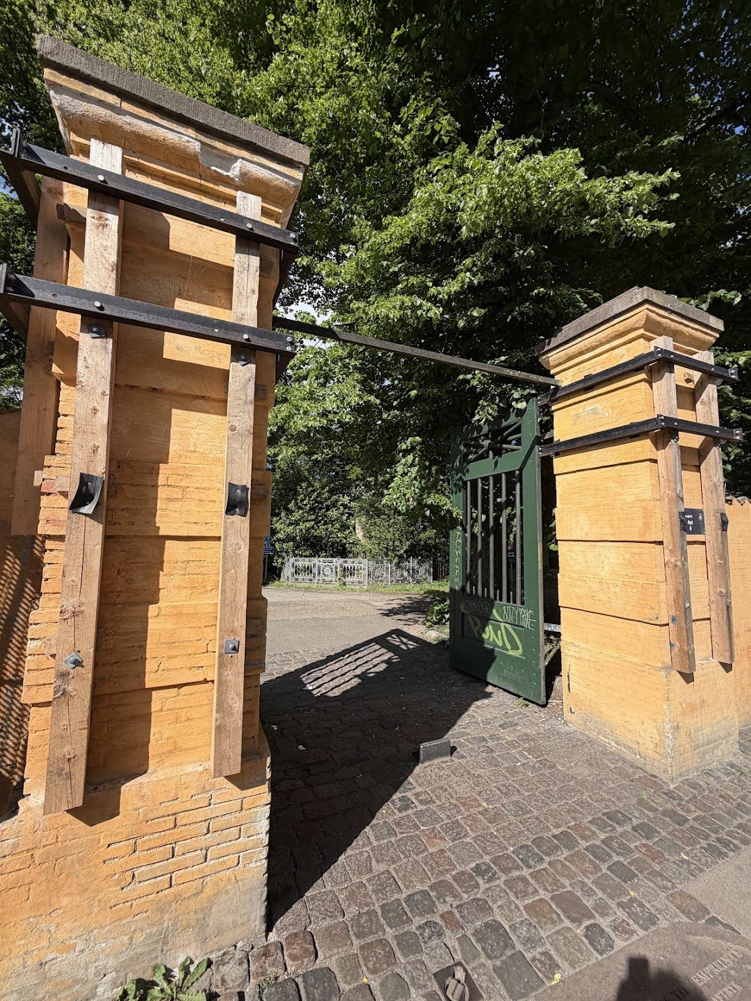Assistens Cemetery i K&oslash;benhavn